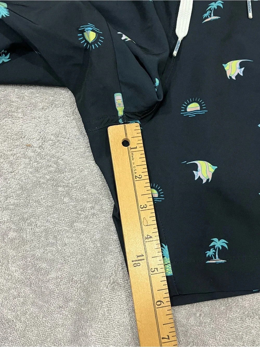 Chubbies Mens XL Swim Trunks Black Pineapple Print 5.5